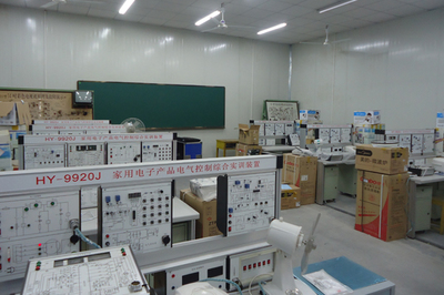 云南冶金高級技工學校電子產品相關專業解析 優勢、課程與就業前景